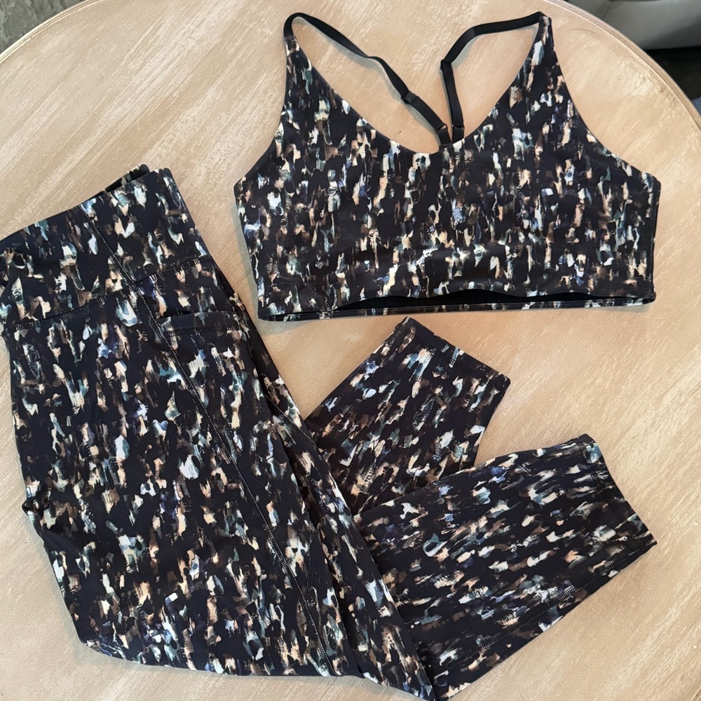 Women's Black Patterned Sports Bra and Leggings Set